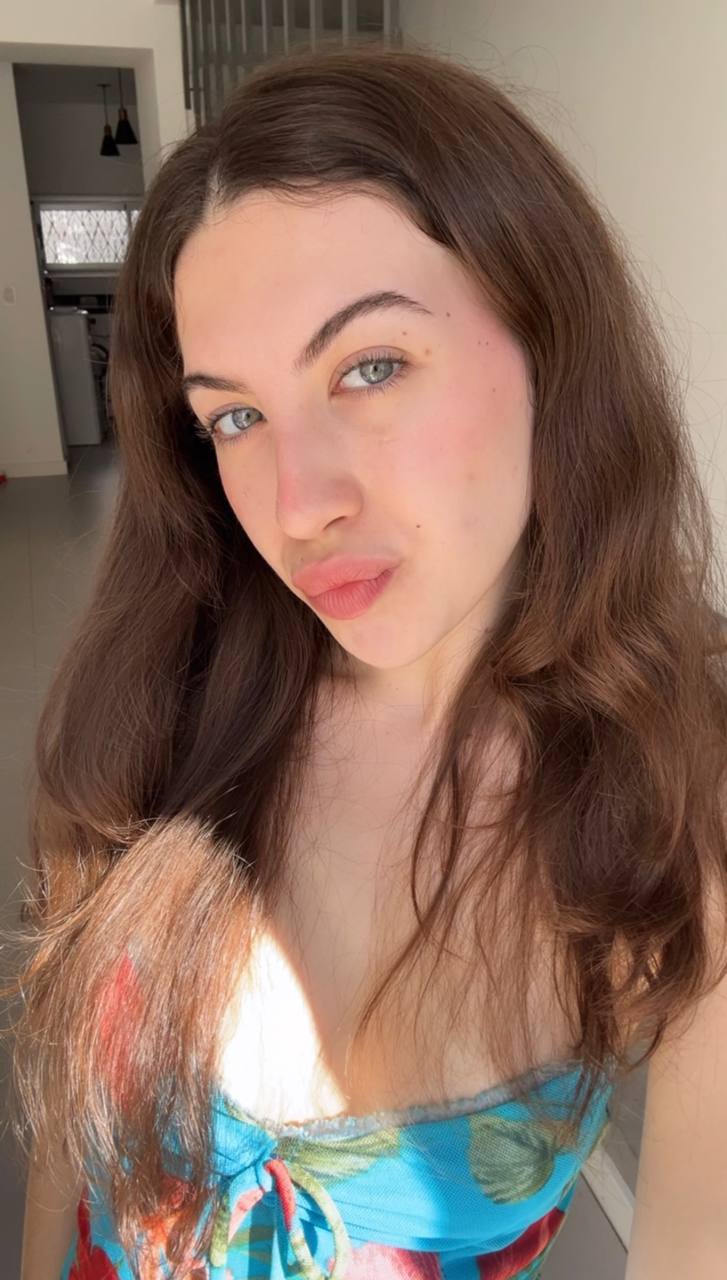 Nude girl Amber in Taiz