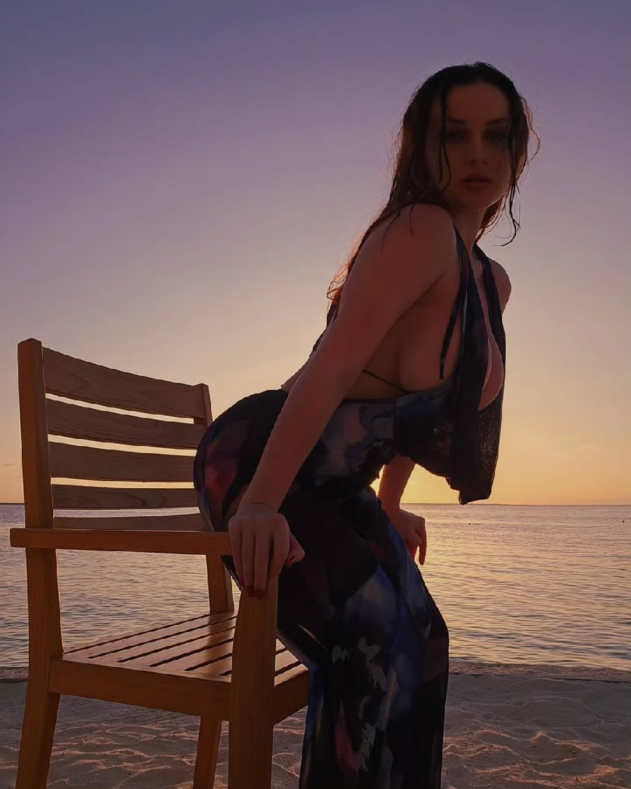 Sexy girl Miranda Faith nude in Taiz