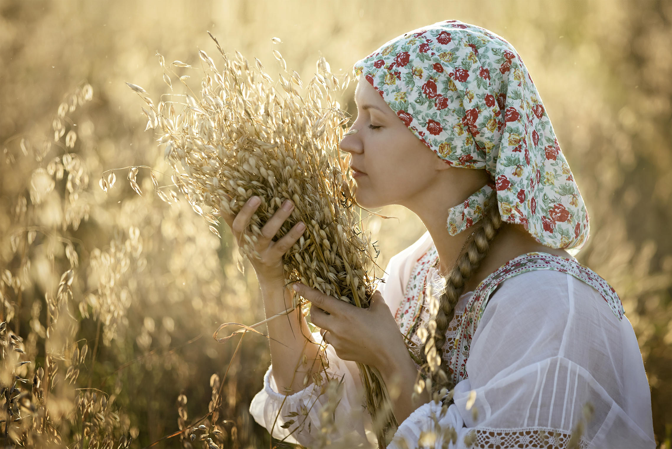 Photo Women in Slavic costumes in Taiz
