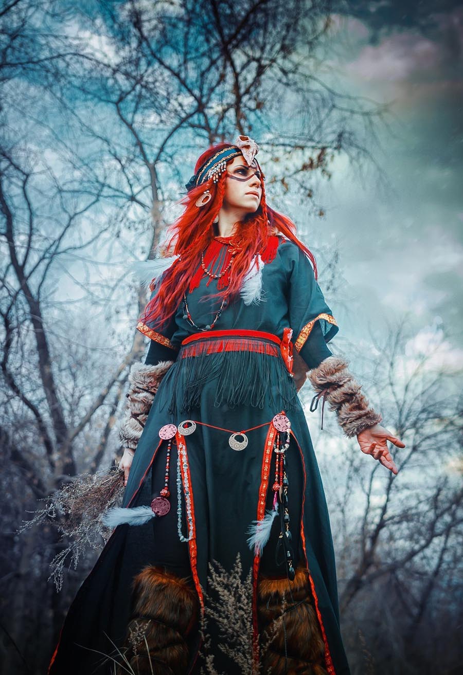 Take a pause and enjoy Girls in Slavic costumes — streaming from Taiz