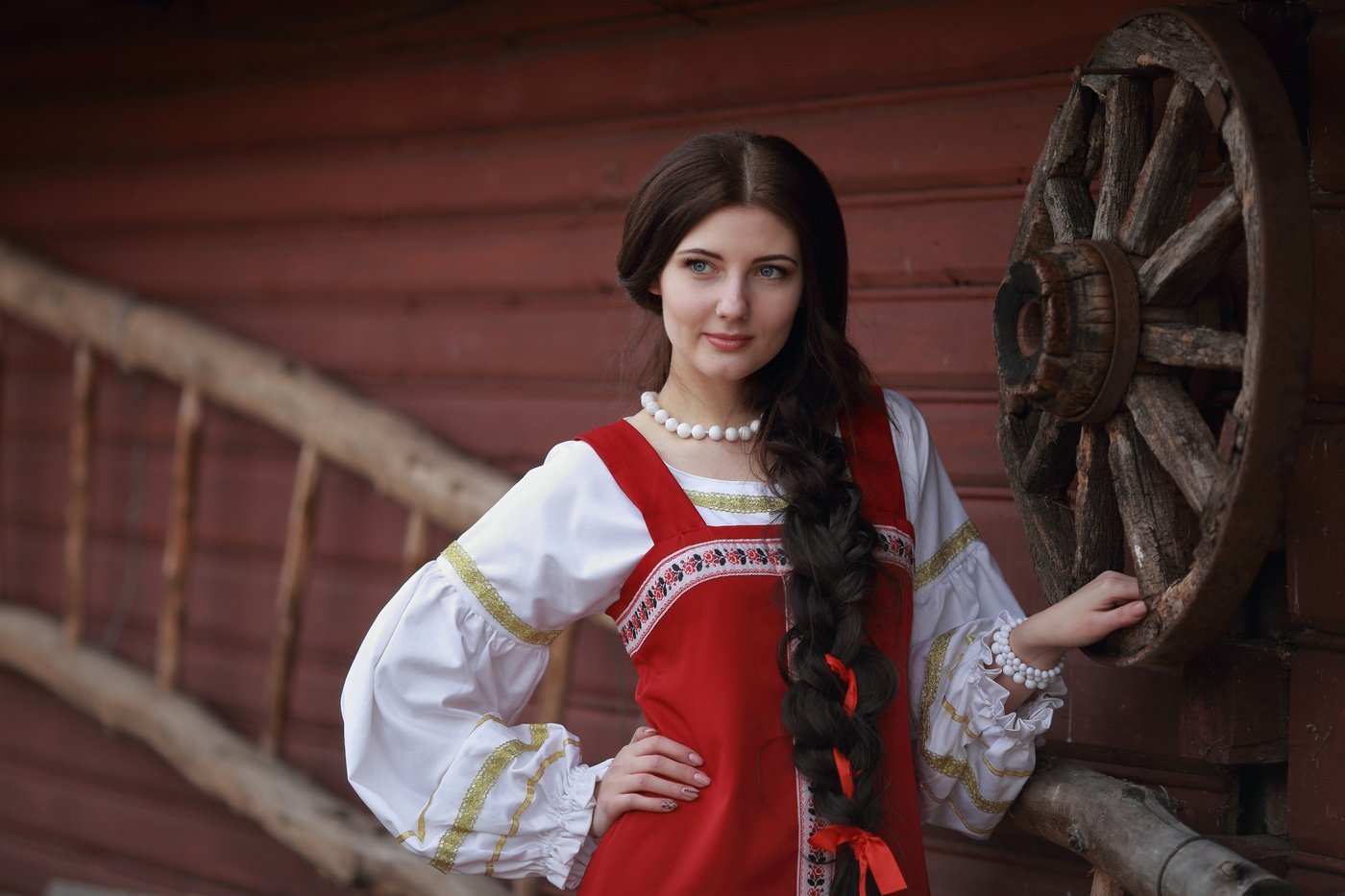 Girls in Slavic costumes’s look of the day — catch her live in Taiz