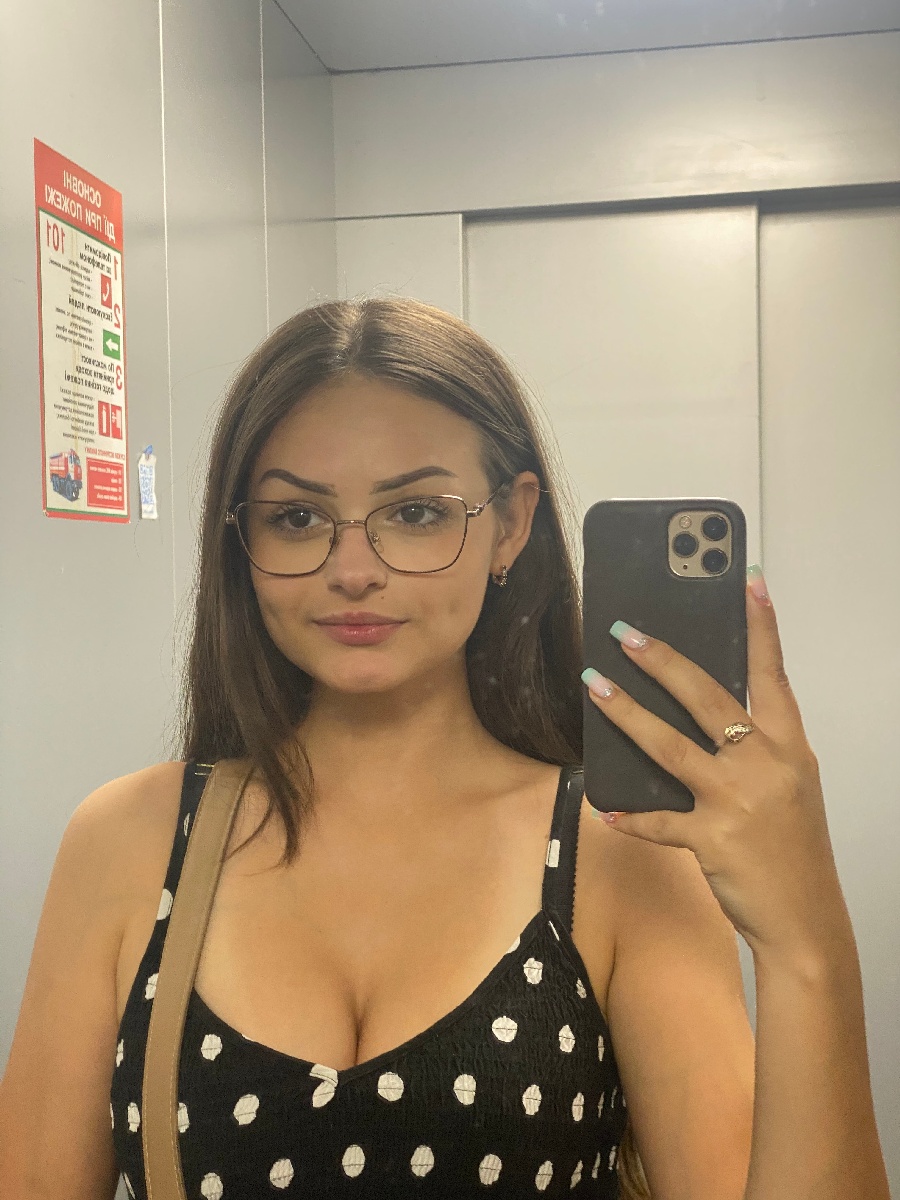 Sexy model Stacy in Taiz