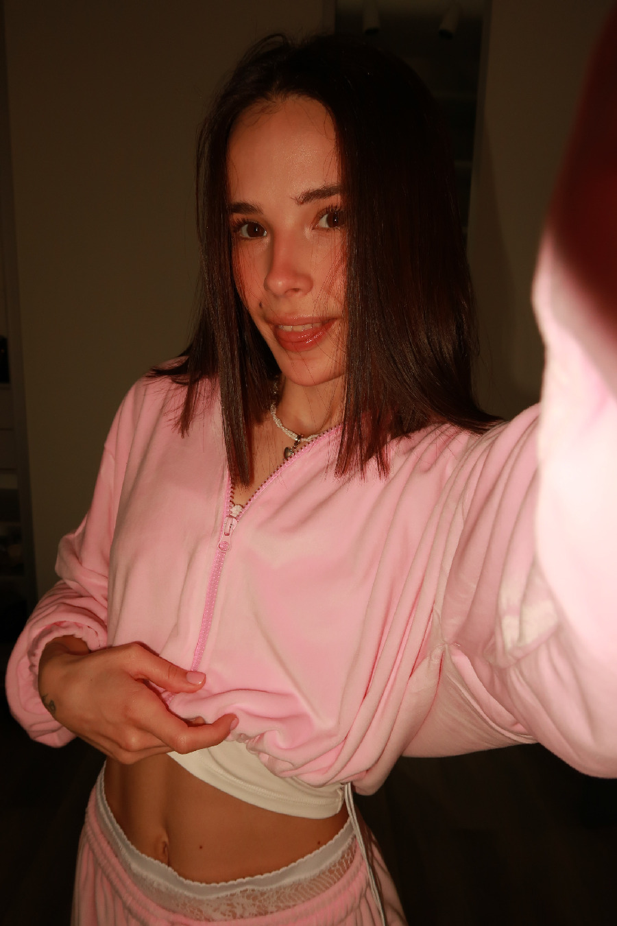 Tina brings the glow — live moments in Taiz