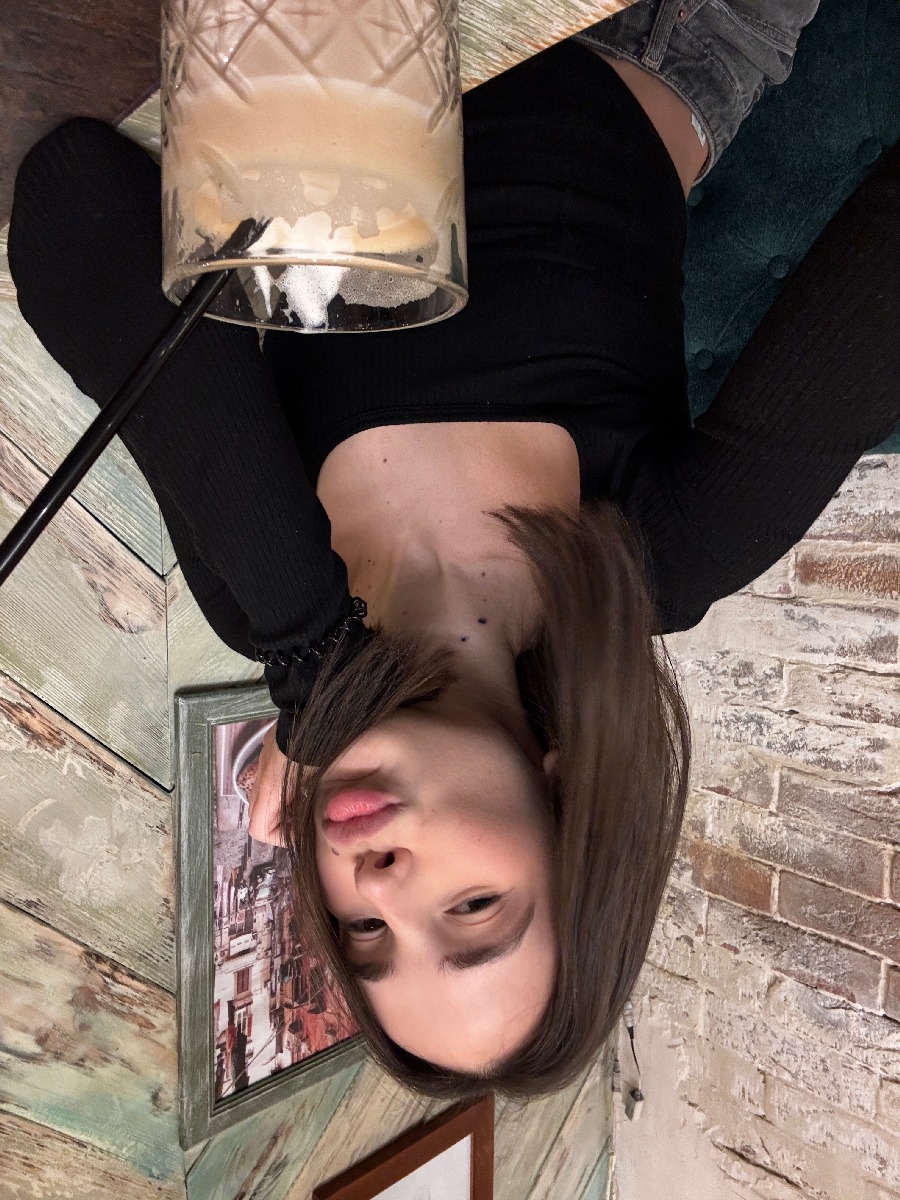 Fresh photos, fresh mood — Tina online in Taiz